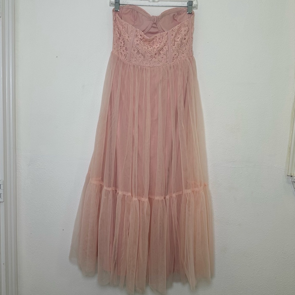 Selfie Leslie Gown Strapless
Dancing With Me Sweetheart Tulle Midi Dress Pink - Picture 4 of 16